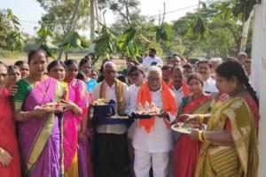 జగిత్యాల శ్రీ కోదండ రామాలయంలో మాజీ మంత్రి జీవన్ రెడ్డి, మాజీ zp ఛైర్పర్సన్ దావా వసంత ప్రత్యేక పూజలు