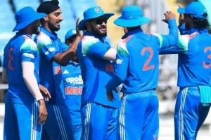 రాజ్‌కోట్‌లో భారత్-A బౌలర్లు నిప్పులు: SA-A 132 రన్‌లకే ఆలౌట్