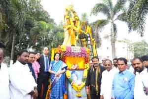 ఈశ్వరీబాయి పోరాట పటిమ అందరికీ ఆదర్శం : ఎమ్మెల్యే శ్రీ గణేష్