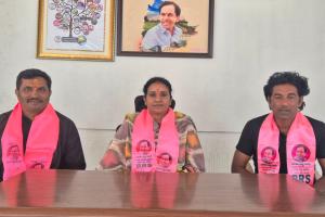 సీఎం కు, మంత్రులకు ఎన్నికల కోడ్ వర్తించదా?   ఎలక్షన్ కమిషన్ స్పందించి సీఎం పర్యటనను నిలిపివెయ్యాలి  జిల్లా పరిషత్ తొలి ఛైర్ పర్సన్ దావ వసంత సురేష్