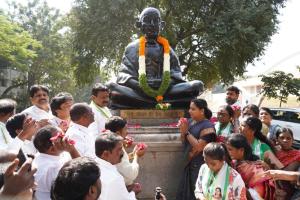 బాపూఘాట్ అభివృద్ధి, క్రైమ్–డ్రగ్స్ నియంత్రణపై ప్రభుత్వ నిర్లక్ష్యం -కవిత విమర్శ