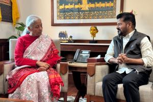 యంగ్ ఇండియా స్కూల్, IIM హైదరాబాద్, కేంద్రీయ–నవోదయ విద్యాలయాలపై కీలక చర్చలు