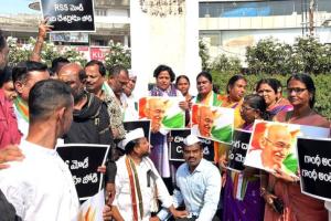 ఉపాధి హామీ పథకం నుంచి గాంధీ పేరు తొలగింపు దారుణం