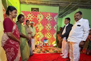 హర్షవర్ధన్ కుటుంబాన్ని పరామర్శించిన రాజేశం గౌడ్ 