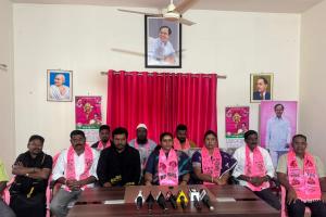 పార్టీ మారలేదంటే కేసీఆర్ సమావేశానికి రావాలి: దావ వసంత సురేష్