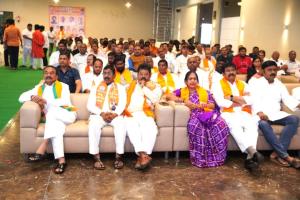కంటోన్మెంట్ లో  మన్ కీ బాత్ కార్యక్రమం వీక్షించిన బీజేపీ నేతలు..