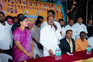 నిజాంపేట్ ఫేజ్–3లో సంక్రాంతి కానుకల పంపిణీ