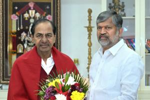 కేసీఆర్‌ ను కలిసి కృతఙ్ఞతలు తెలిపిన కరీంనగర్ ఎమ్మెల్సీ