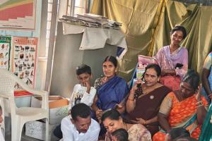 ఎల్కతుర్తి గ్రామ అంగన్వాడి కేంద్రం–2 లో అక్షరాభ్యాస కార్యక్రమం