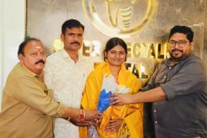 వైద్య విద్యార్థిని శ్రీనితకు సత్కారం