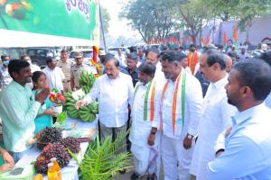 ధర్మపురిలో అభివృద్ధి పనుల శంకుస్థాపన డిప్యూటీ సీఎం భట్టి విక్రమార్కకు ఘన స్వాగతం