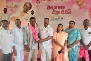 జగిత్యాల బిఆర్ఎస్ కార్యాలయంలో గణతంత్ర దినోత్సవం.. పార్టీలో భారీ చేరికలు