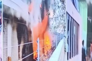 నాంపల్లి రోడ్‌లో ఫర్నిచర్ షాప్ భవనంలో అగ్నిప్రమాదం