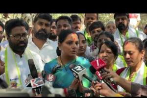 ట్యాంక్ బండ్‌ పై ఫూలే విగ్రహ పనుల పరిశీలించిన కవిత–