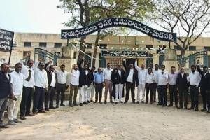 న్యాయవాది స్వప్న హత్య నిందితులకు వెంటనే శిక్ష విధించాలి: మెట్‌పల్లి బార్ అసోసియేషన్