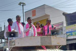 రాయికల్ లో బి ఆర్ ఎస్ నాయకుల ప్రచారం 