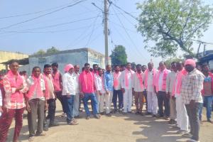 ధర్మపురి మున్సిపల్ ఎన్నికల్లో గొల్లపల్లి బి ఆర్ ఎస్ నాయకులు 