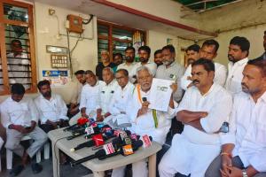 కాంగ్రెస్ పార్టీలో కొనసాగడంపై ఆలోచిస్తున్నా… భవిష్యత్ ఏంటో గోచరించట్లేదు : మాజీ మంత్రి జీవన్ రెడ్డి