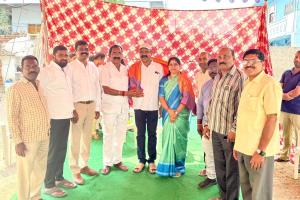 మున్సిపల్ చైర్ పర్సన్ సమిండ్ల వాణి శ్రీనివాస్ లకు బీసీ సంఘం వారిచే ఘనంగా సన్మానం 