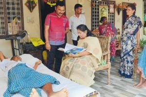 భీమ్‌రాజుపల్లి ఉపసర్పంచ్ భర్తను పరామర్శించిన మంత్రి సతీమణి కాంతా కుమారి