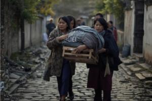 కుల బహిష్కరణకు గురైన వ్యక్తి అంత్యక్రియల్లో పాల్గొనని గ్రామస్థులు