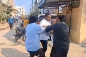 జిల్లా బీజేపీ అధ్యక్షునిపై కౌన్సిలర్ల దాడి: కౌన్సిలర్ మీనా సస్పెన్షన్ 