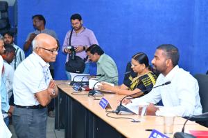 ప్రజావాణి లో వచ్చిన ఫిర్యాదులు సత్వరమే పరిష్కరించాలి  పలు సమస్యలపై వినతులు స్వీకరించిన జిల్లా కలెక్టర్ బి. సత్యప్రసాద్