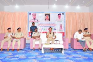 ఆధ్యాత్మిక వాతావరణంలో భక్తులు స్వామి వారిని దర్శించుకునేలా చూడాలి