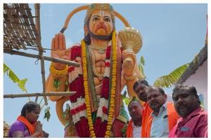 శ్రీ గుండు హనుమాన్ ఆలయాన్ని సందర్శించిన మాజీ మున్సిపల్ చైర్ పర్సన్ అడువాల జ్యోతి