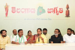 ప్రైవేట్ స్కూల్స్ ఫీజుల దోపిడీపై కవిత ఆగ్రహం