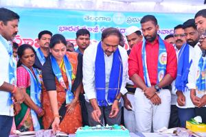 మహనీయుల ఆశయాలు కొనసాగించాలి