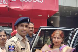 హైకోర్టు జడ్జి శ్రీ రేణుక యార ని మర్యాదపూర్వకంగా కలిసిన జిల్లా ఎస్పీ  అశోక్ కుమార్