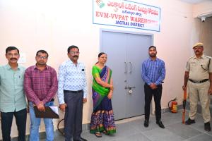 ఈవీఎం గోదాము  తనిఖీ  భద్రత ఏర్పాట్లు, సిసి కెమెరాల పనితీరులను పరిశీలించిన జిల్లా కలెక్టర్ బి. సత్యప్రసాద్