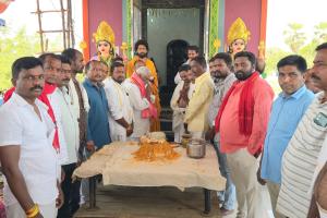 ఎల్లమ్మ తల్లి ప్రాణ ప్రతిష్ట కార్యక్రమంలో పాల్గొన్న మాజీమంత్రి జీవన్ రెడ్డి