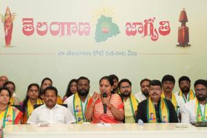 బండి సంజయ్ కుమారుడిపై లుక్ ఔట్ నోటీసులు జారీ చేయాలి: కవిత