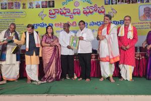 ఆచార్య కలువకుంట రామకృష్ణ కు అఖిల భారత బ్రాహ్మణ ఐక్య వేదిక  వారిచే అవార్డు ప్రదానం 