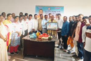 బదిలీ పై వెళుతున్న సహాయ సంచాలకులు డా.బి.నరేష్ ను సన్మానించిన టిఎన్జీఓ లు