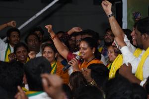 2 లక్షల ఉద్యోగాలు, 20 వేల కానిస్టేబుల్ పోస్టుల భర్తీకి కల్వకుంట్ల కవిత ధర్నా, డిమాండ్