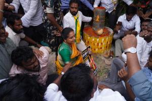 బోడుప్పల్ భూ పోరాటం: కల్వకుంట్ల కవిత అరెస్ట్