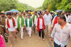 కొండగట్టు ఆంజనేయస్వామి సన్నిధిలో రాష్ట్ర మంత్రుల గిరి ప్రదక్షిణ