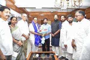 తుమ్మిడిహెట్టి బ్యారేజీ ఎత్తు పెంపునకు మహారాష్ట్ర అనుమతులు ఇప్పించాలి: సీఎం రేవంత్ రెడ్డి