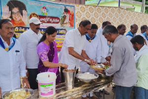 రోగుల సహాయకులకు పదేళ్లుగా ఉచిత అన్నప్రసాదం