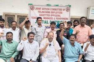 ఉద్యోగుల ఉపాధ్యాయ పెన్షనర్ల సమస్యలన్నీ వెంటనే పరిష్కరించాలి సెప్టెంబర్ 10న ఛలో హైదరాబాద్ టీజీజెఏసి రాష్ట్ర చైర్మన్ మారం జగదీశ్వర్