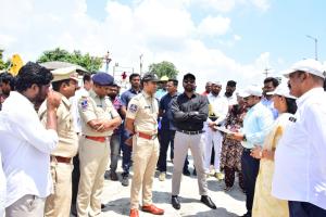 నిమజ్జనోత్సవానికి ఏర్పాట్లు పూర్తి చేయాలి  - జిల్లా కలెక్టర్ సత్య ప్రసాద్ 