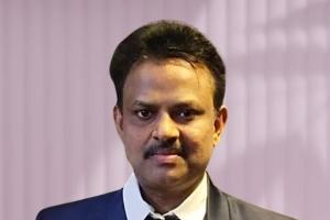 సూర్యాపేట వద్ద ఘోర రోడ్డు ప్రమాదం.. ఖమ్మం వైద్యుడు సజీవ దహనం