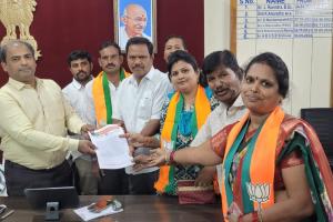 రైతులకు ఔట్పుట్ సబ్సిడీ కోరుతూ బిజెపి ఆధ్వర్యంలో ఆర్డీవోకు వినతి పత్రం