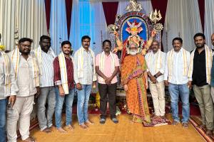 జగిత్యాల బ్రాహ్మణవాడ గణేష్ మండపం వద్ద మున్సిపల్ చైర్పర్సన్ వాణి, జర్నలిస్టు ప్రతినిధులు ప్రత్యేక పూజలు 