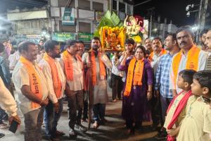 రెండో రోజు గణనాథులకు వీడ్కోలు పలికిన మాజీ మున్సిపల్ చైర్‌పర్సన్ జ్యోతి లక్ష్మణ్