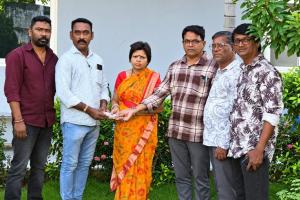 సీనియర్ జర్నలిస్ట్ గాజుల నాగరాజుకు ప్రెస్ క్లబ్ ఆర్థిక సాయం