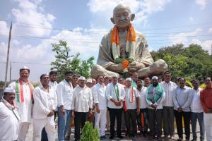పద్మారావు నగర్ లో మహాత్మా గాంధీకి ఘన నివాళి -చిన్నారులకు పండ్ల పంపిణీ